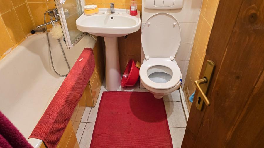 Casă individuală cu 4 camere cu Canalizare în Ultracentral