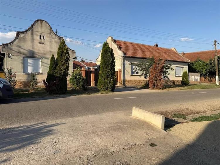Casă individuală cu 6 camere cu Teren 2999 Mp în Ohaba-Forgaci