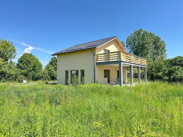 Casă individuală cu 4 camere cu Canalizare în Hălchiu