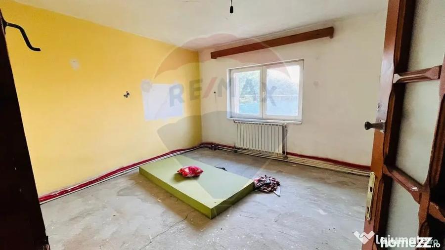 Casă cu 4 camere cu Teren 1367 Mp în Sântandrei