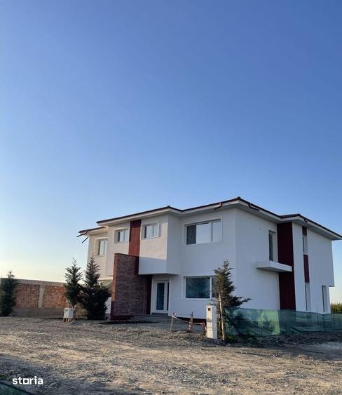 Casă cu 4 camere în Central