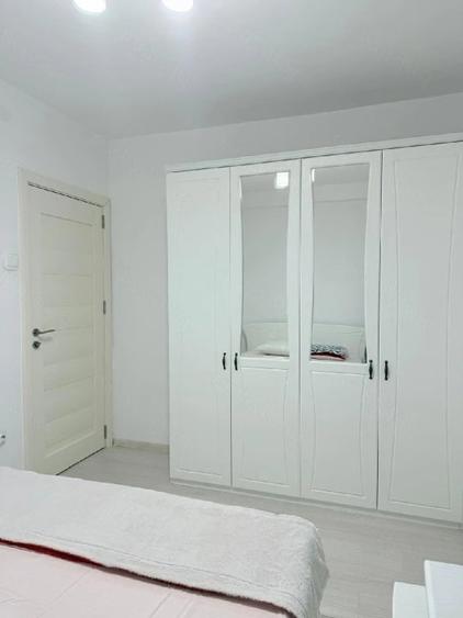 Apartament cu 3 camere semidecomandat, mobilat în Grivița