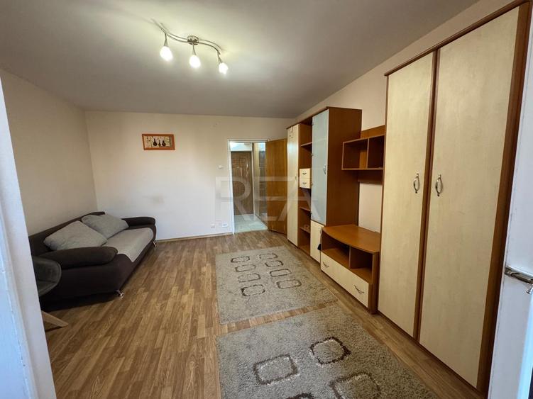 Garsonieră semidecomandată, mobilată în P-ța Gorjului