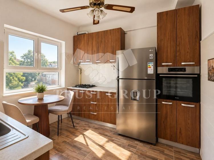 Apartament cu 5 camere semidecomandat în Vatra Luminoasă