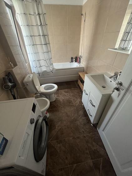 Apartament cu 3 camere decomandat în Exterior Vest