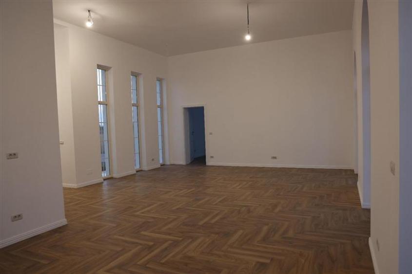 Casă individuală cu 4 camere cu Canalizare în Vladimirescu