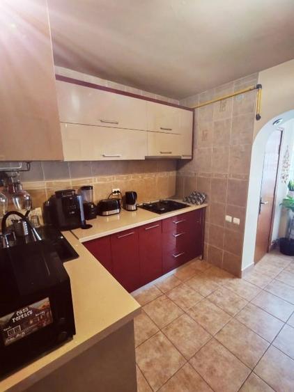 Apartament cu 4 camere decomandat în Central