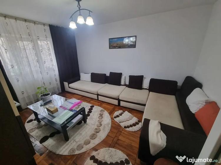 Apartament cu 4 camere decomandat în Poarta 6
