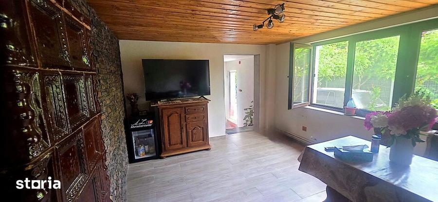 Casă cu 5 camere cu Teren 885 Mp în Ghioroc
