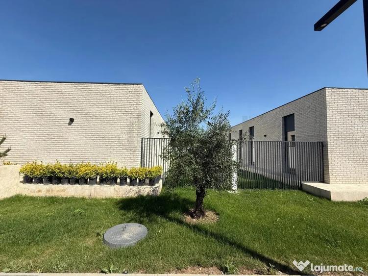 Casă cu 5 camere cu Teren 588 Mp în Corbeanca