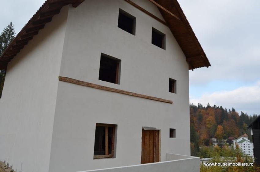 Casă individuală cu 5 camere cu Teren 554 Mp în Central