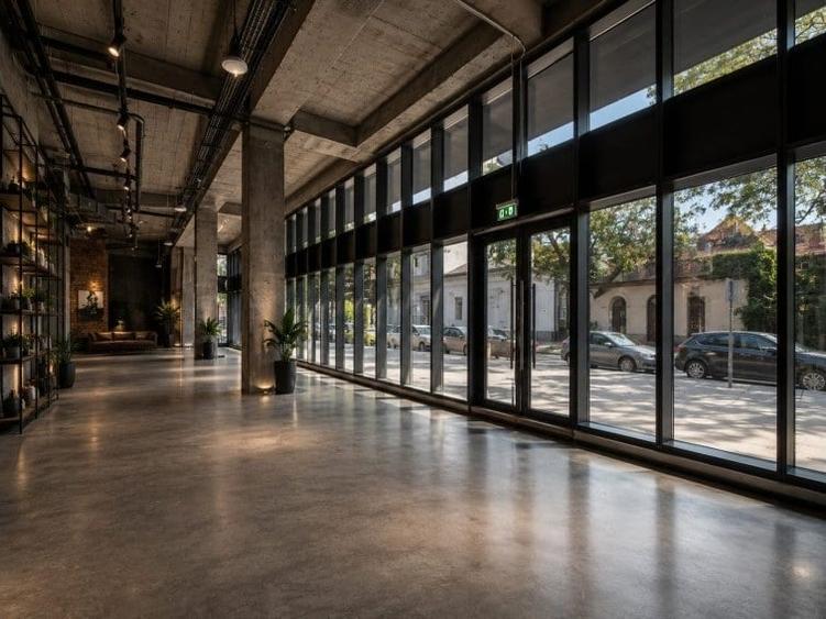 Spațiu comercial, de 415 mp, în Dacia