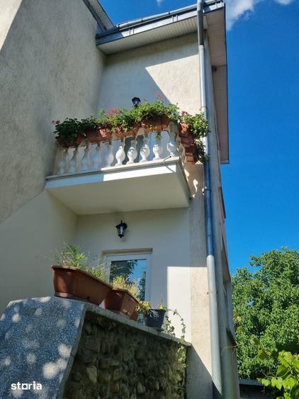 Casă cu 10 camere cu Teren 2500 Mp în Central
