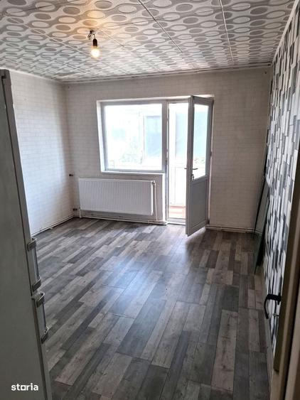 Apartament cu 3 camere decomandat în Micro 5