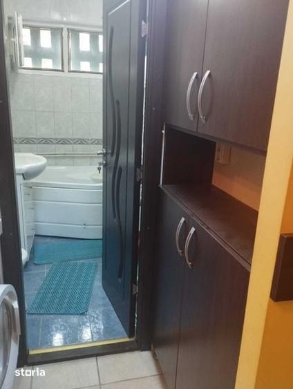 Apartament cu 3 camere decomandat în Plopilor