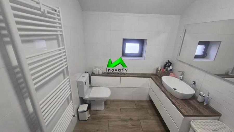 Casă cu 3 camere cu Canalizare în Central
