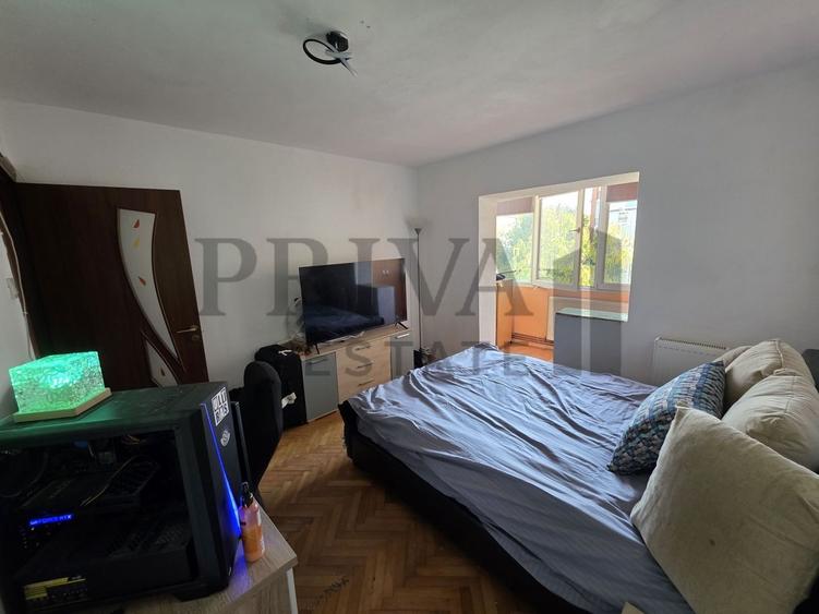 Apartament cu 3 camere decomandat, mobilat în Girocului