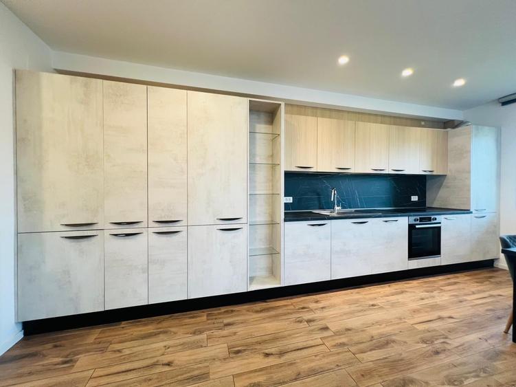 Apartament cu 3 camere decomandat, mobilat în Iancu Nicolae