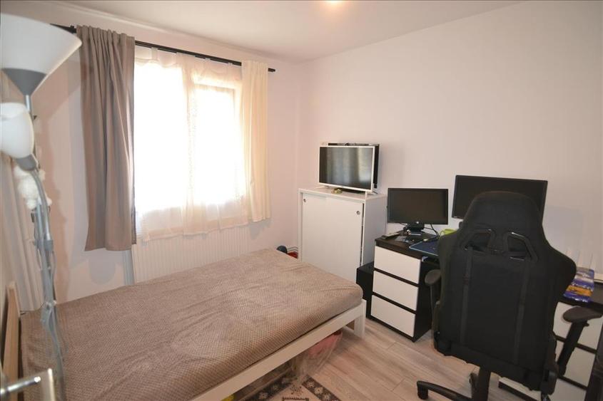 Apartament cu 2 camere semidecomandat în Florilor