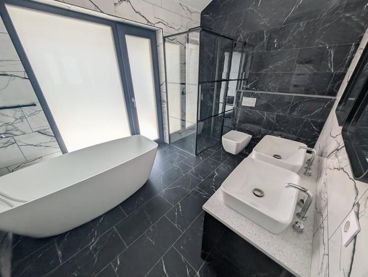 Casă individuală cu 6 camere cu Canalizare în Băneasa