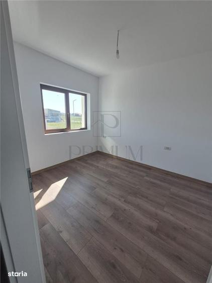 Casă cu 4 camere decomandat în Moșnița Veche