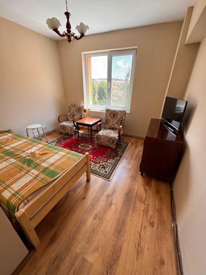 Apartament cu 4 camere decomandat în Central