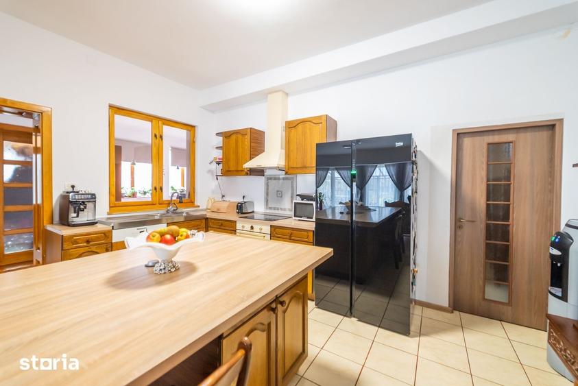 Casă cu 5 camere cu Teren 1472 Mp în Sânnicolau Mic