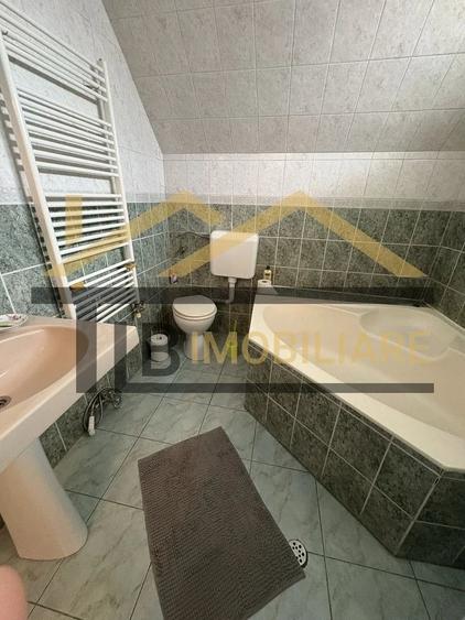Apartament cu 5 camere decomandat în Semicentral