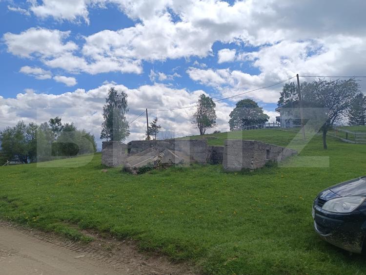Casă individuală cu 2 camere cu Teren 4807 Mp în Peștera