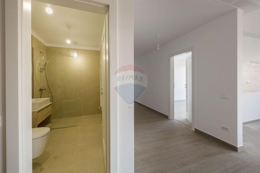 Apartament cu 4 camere decomandat în Astra