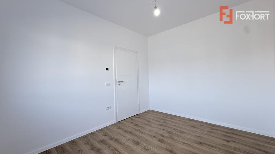 Duplex cu 5 camere cu Canalizare în Moșnița Nouă