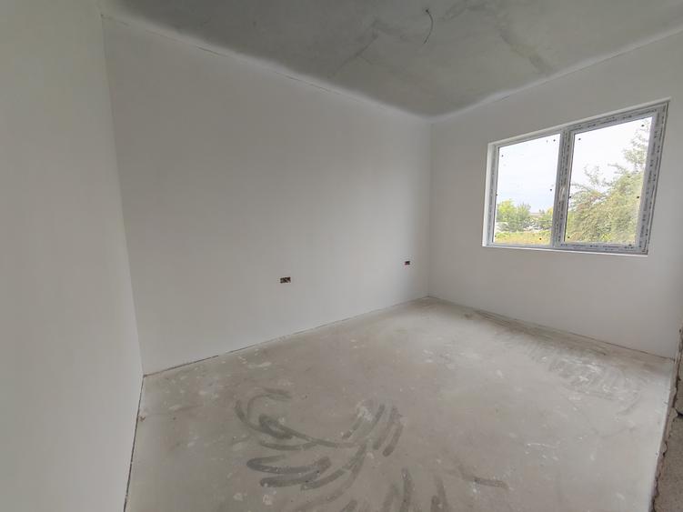 Casă individuală cu 4 camere cu Teren 300 Mp în Lumina