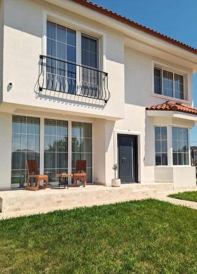 Casă individuală cu 4 camere cu Teren 250 Mp în Mamaia-Sat