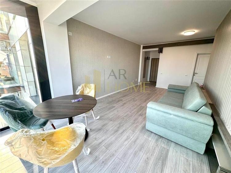 Apartament cu 3 camere decomandat, mobilat în 9 Mai