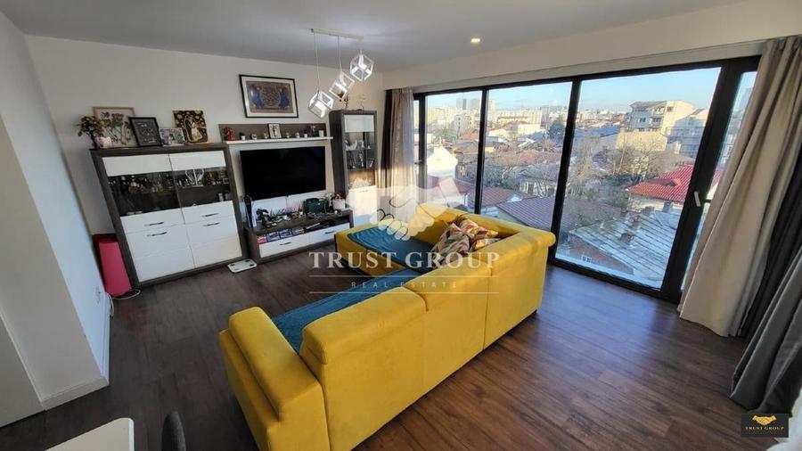 Apartament cu 3 camere decomandat, mobilat în Victoriei