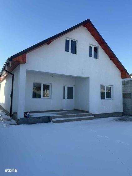 Casă cu 3 camere cu Teren 300 Mp în Lumina