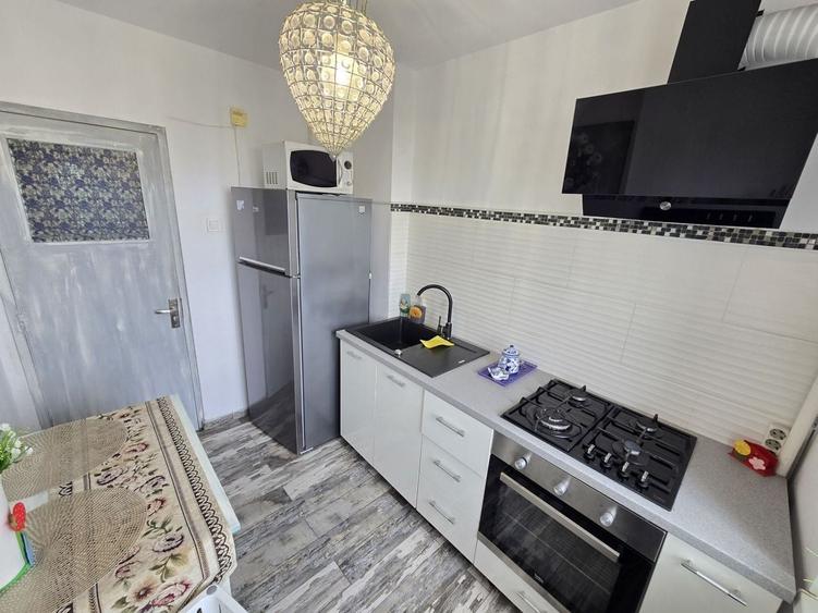 Apartament cu 2 camere semidecomandat în Cantemir