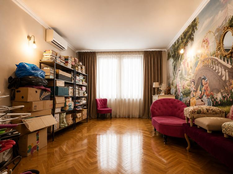 Casă individuală cu 7 camere cu Teren 1090 Mp în Cazasu