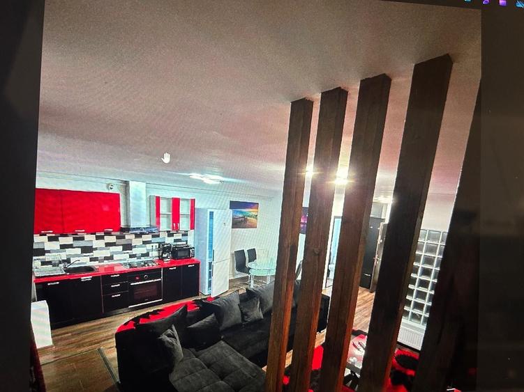 Apartament cu 3 camere decomandat în Independenței