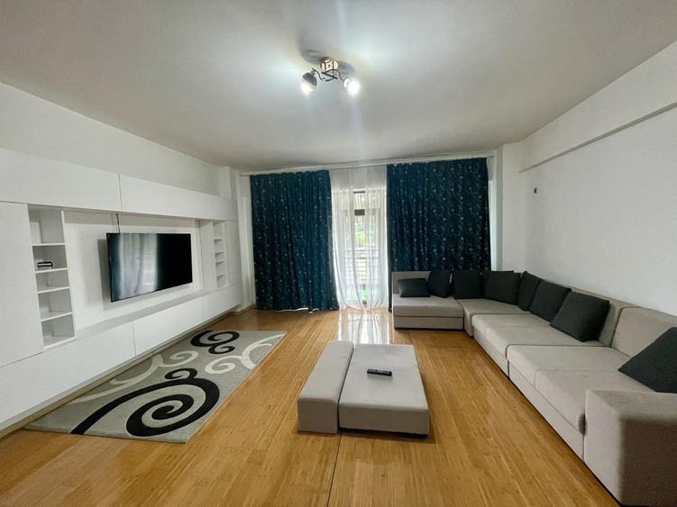 Apartament cu 3 camere decomandat în Exterior Vest