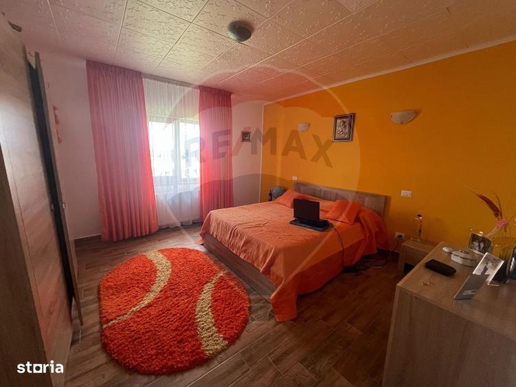 Casă cu 4 camere cu Teren 983 Mp în Garoafa