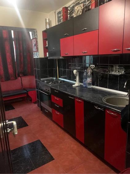Apartament cu 3 camere decomandat în Exterior Vest