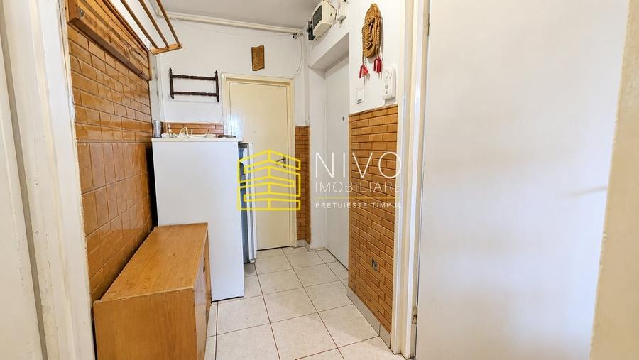 Apartament cu 3 camere semidecomandat, mobilat în Tudor