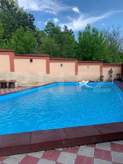 Casă individuală cu 6 camere cu Canalizare în Est