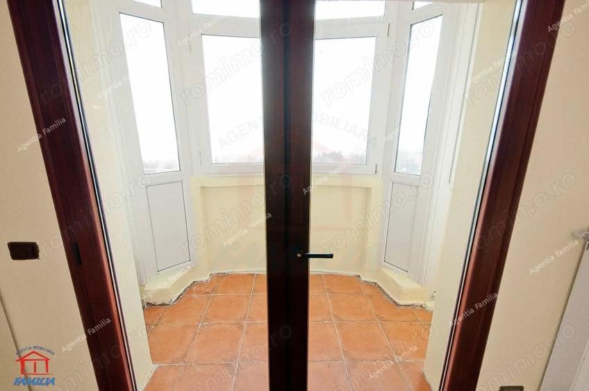 Apartament cu 3 camere decomandat în Micro 21