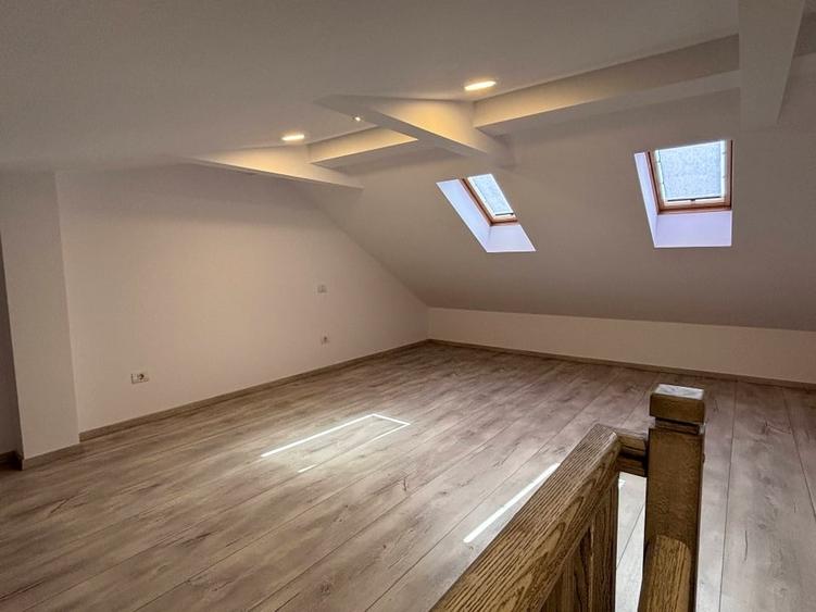 Duplex cu 3 camere cu Canalizare în Central
