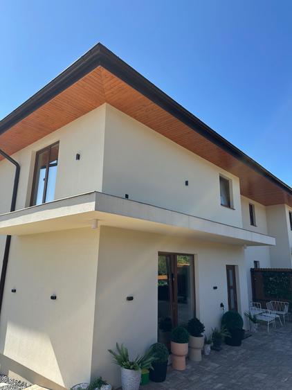 Casă cu 4 camere în Exterior Vest