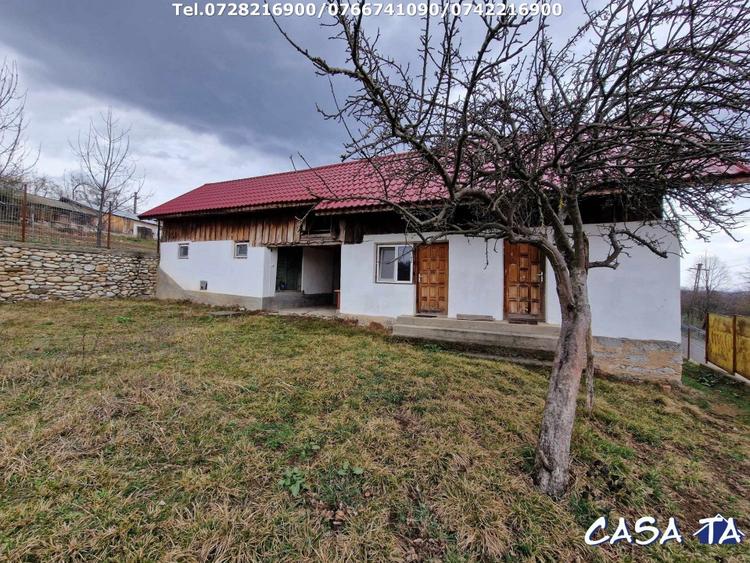 Casă individuală cu 2 camere cu Teren 1543 Mp în Central