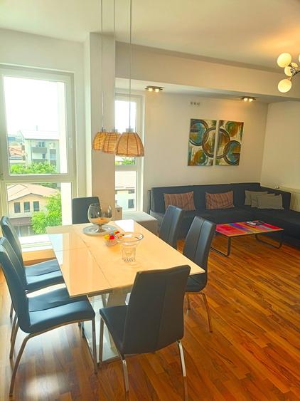 Apartament cu 4 camere decomandat, mobilat în Central