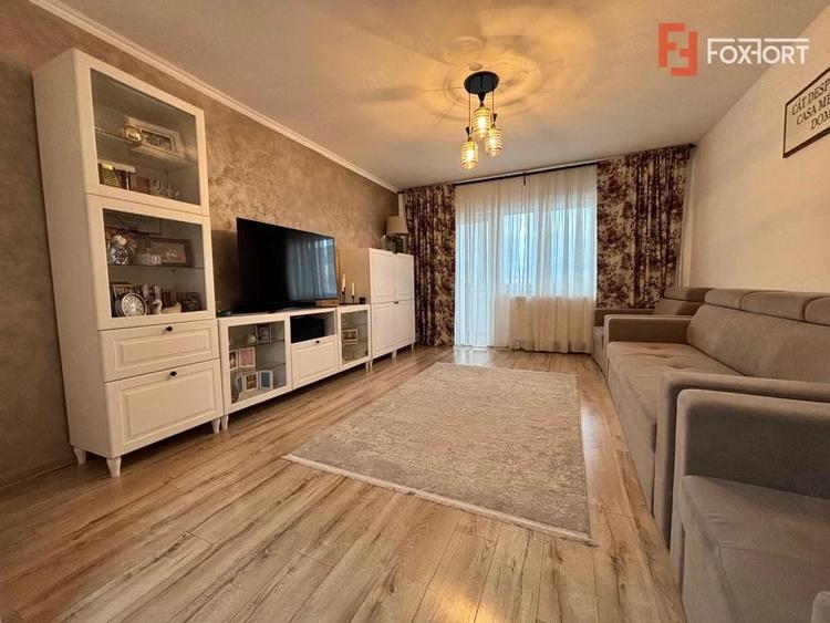 Apartament cu 5 camere decomandat în UTA